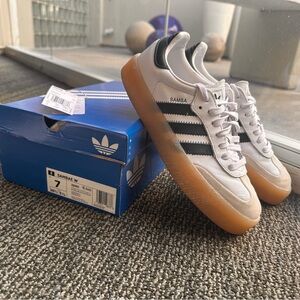 Adidas Sambae women’s 7 white green/ dark ivy